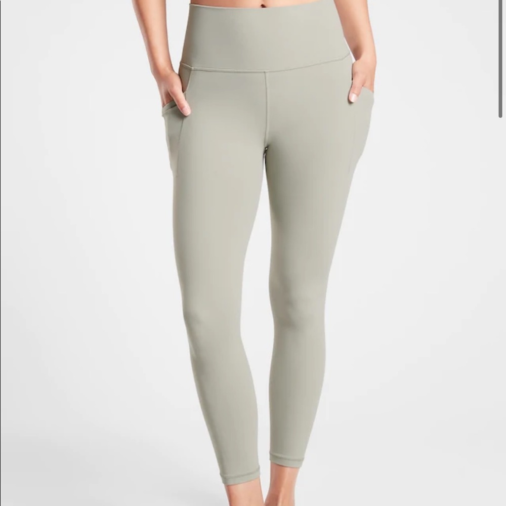 Athleta 7/8 Salutation Legging